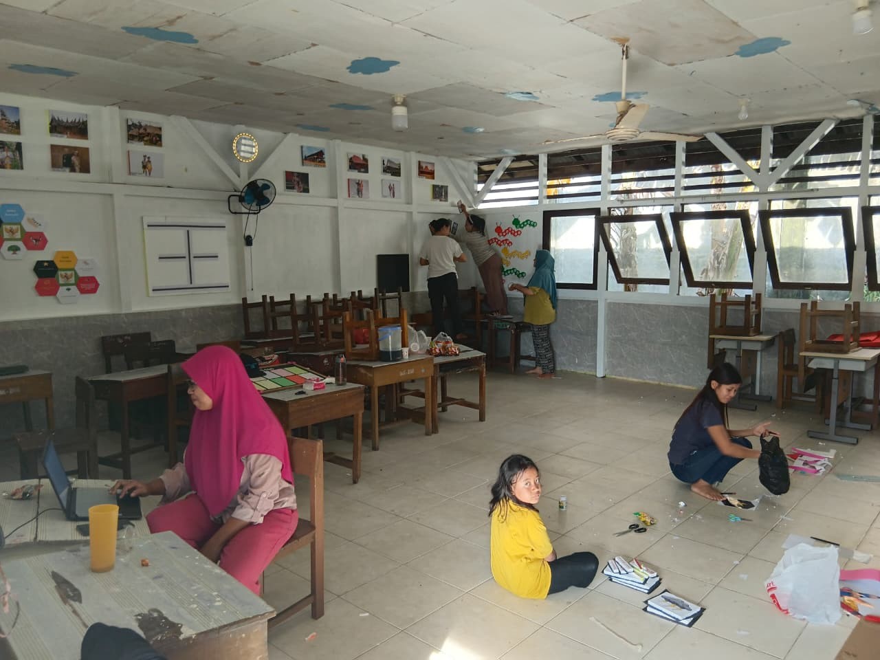 Tema : Alam & Warna Ceria